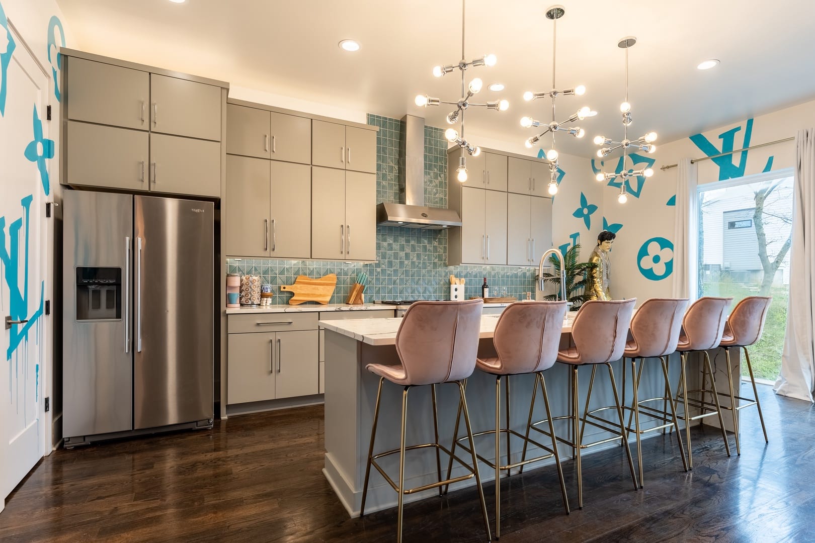 Modern kitchen with pink barstools.