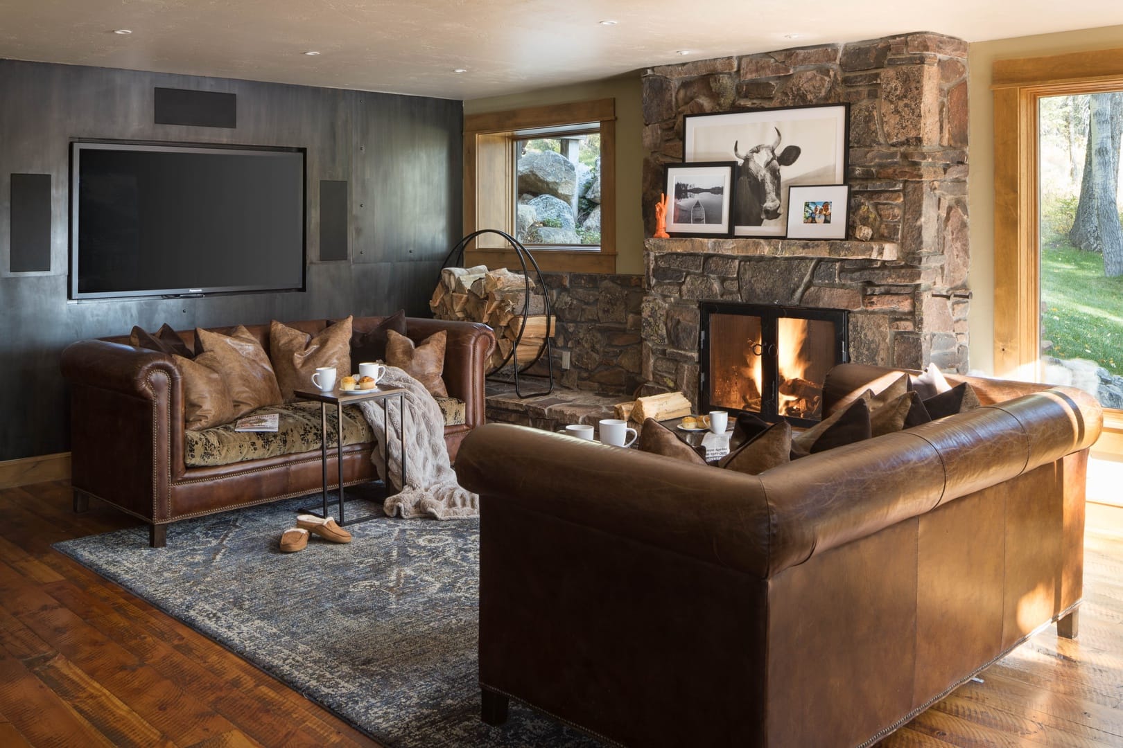 Cozy living room with fireplace.