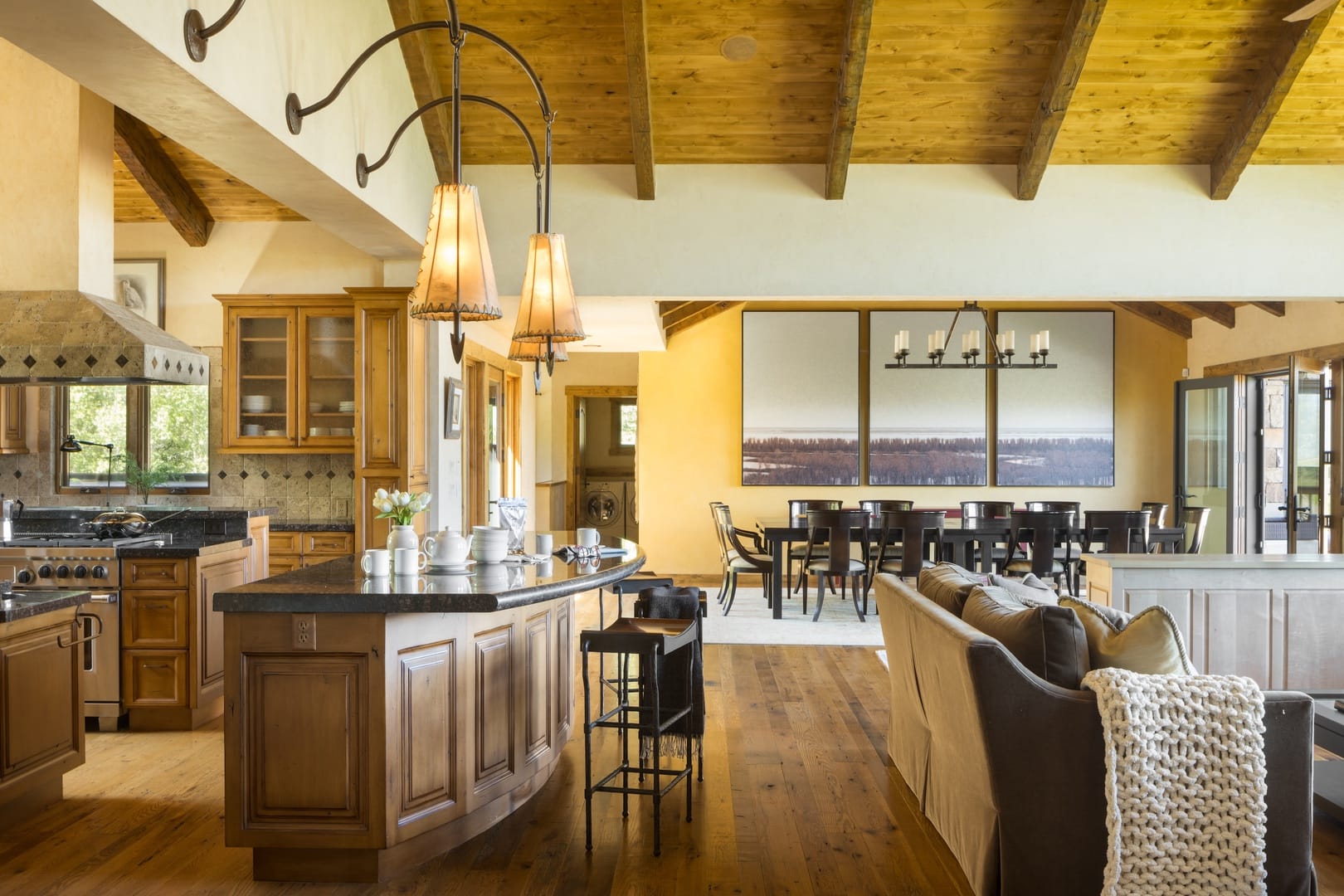 Open-concept kitchen and dining area.