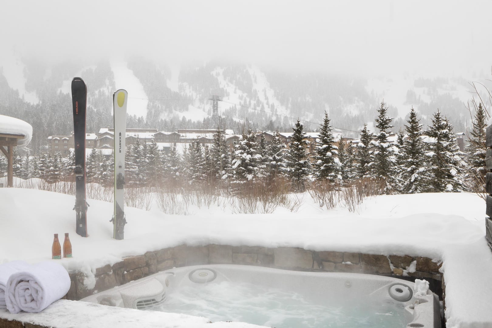 Hot tub and skis in snow.