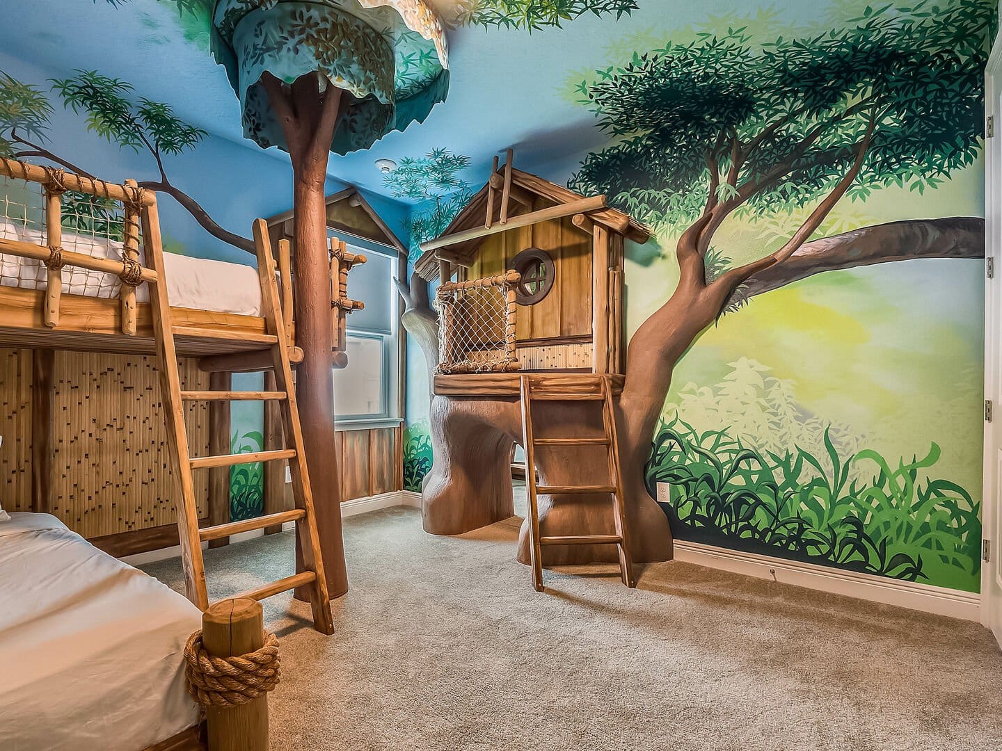 Treehouse-themed children's bedroom.