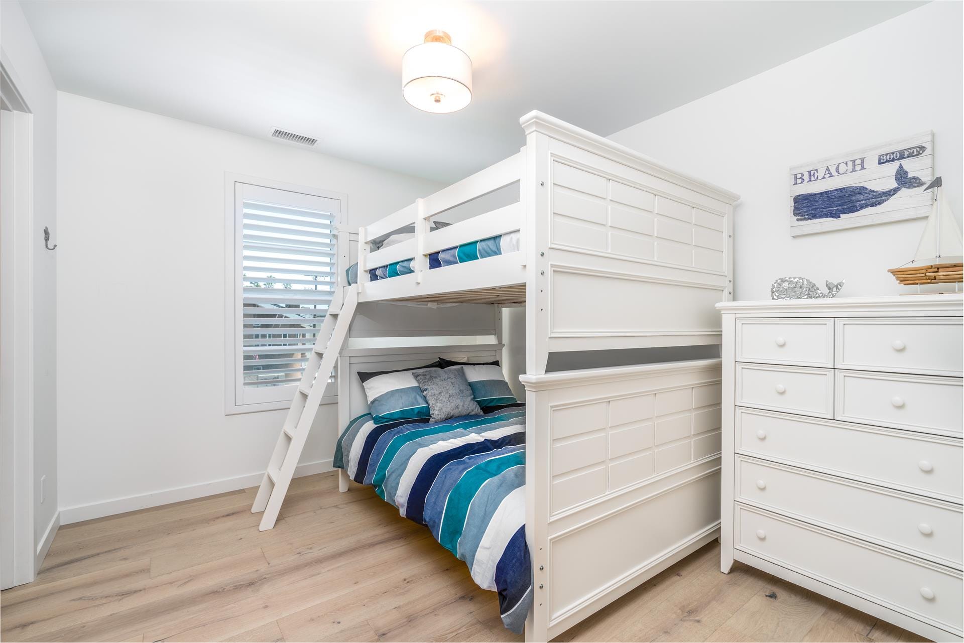 Bunk bed in beach-themed room.