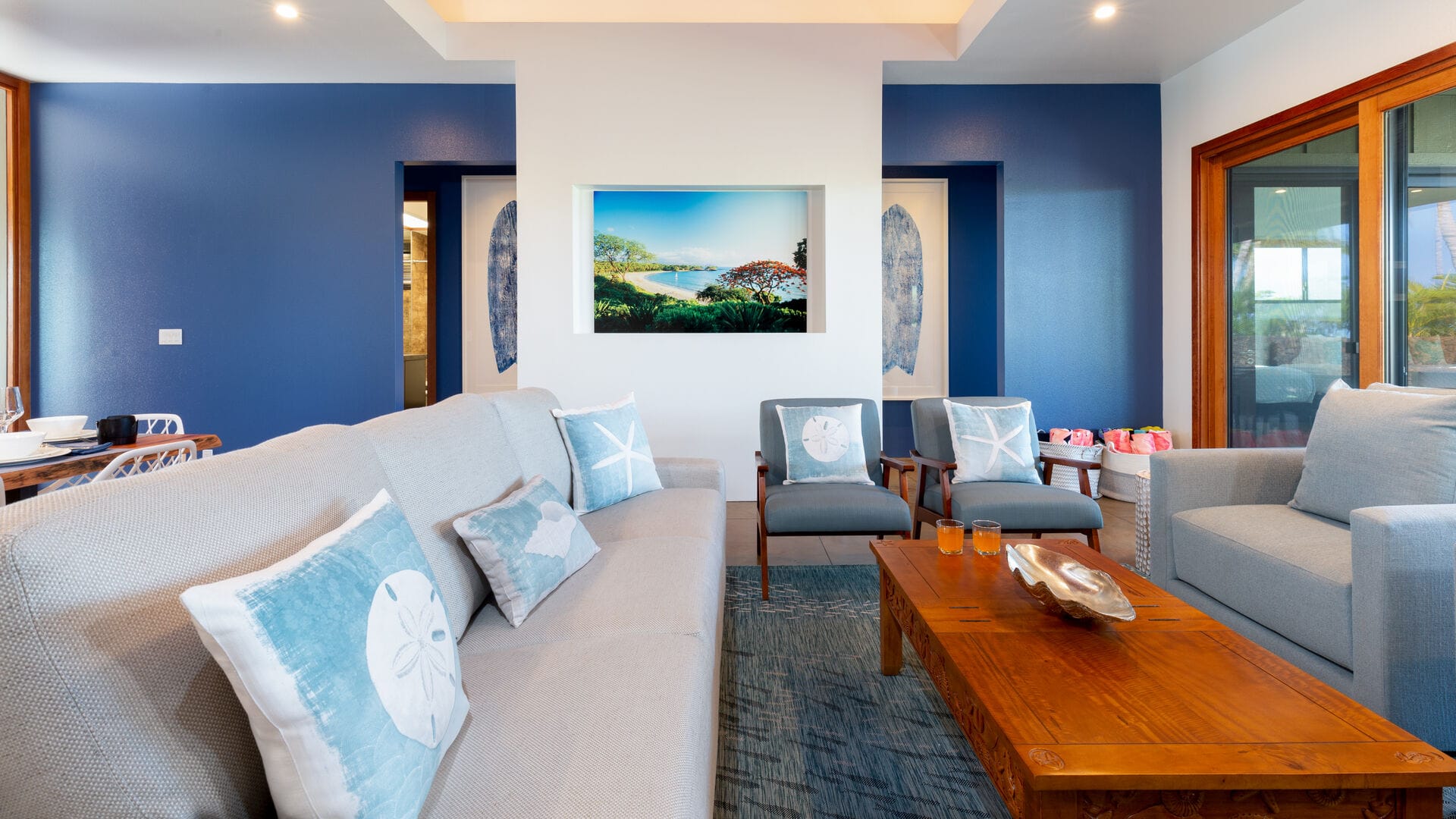 Modern coastal-themed living room decor.