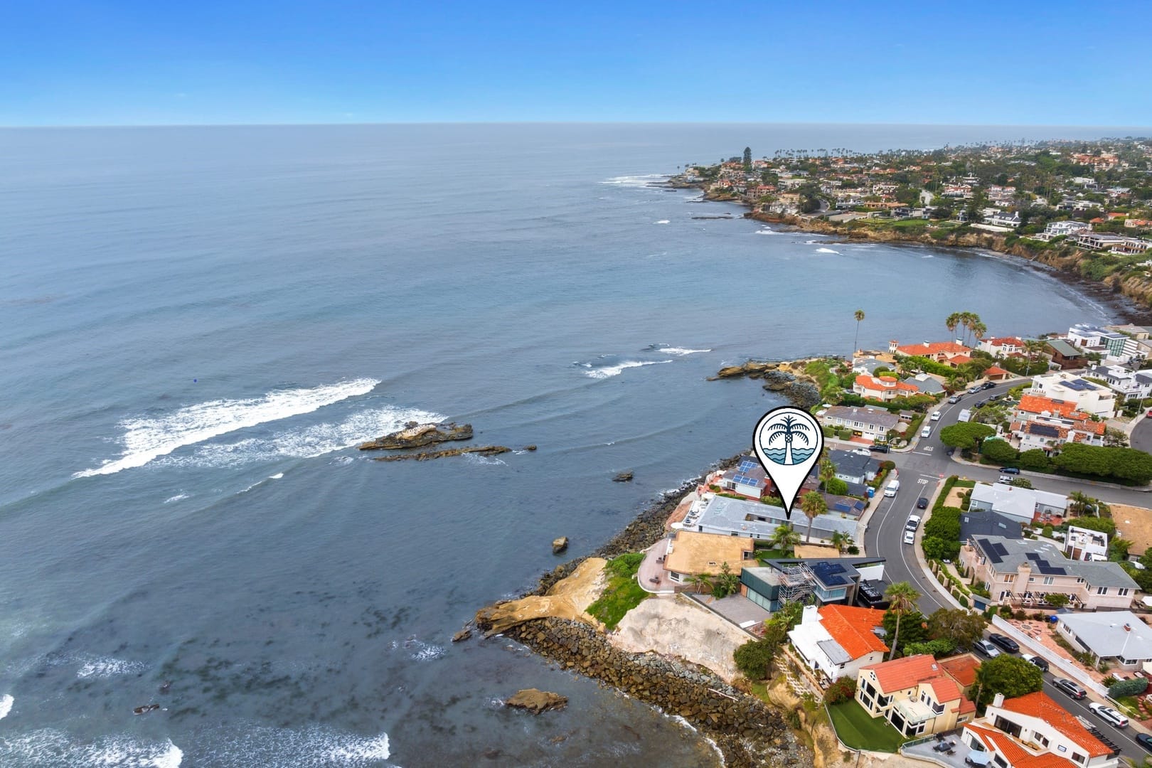 Oceanfront homes with coastline view.