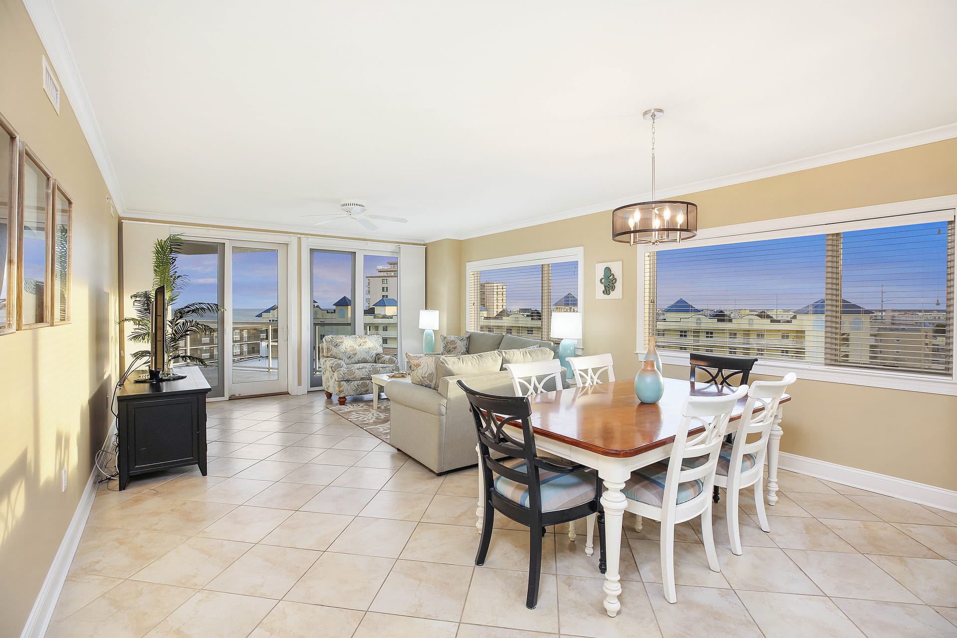 Spacious living room with seaview.