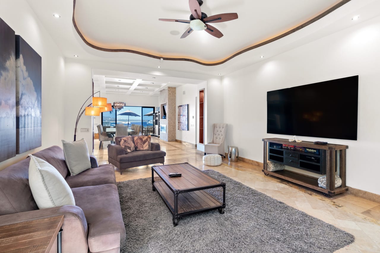 Spacious living room with sea view.