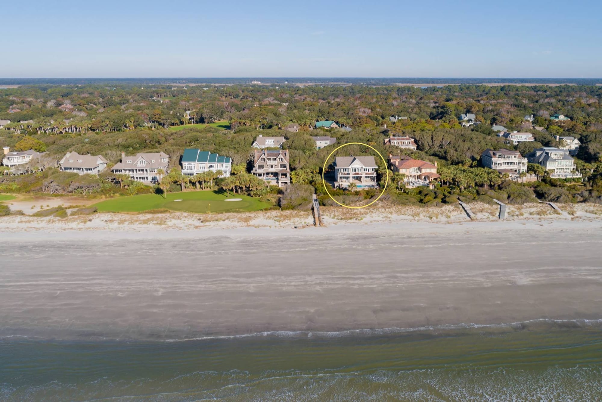 Beachfront houses with highlighted property.