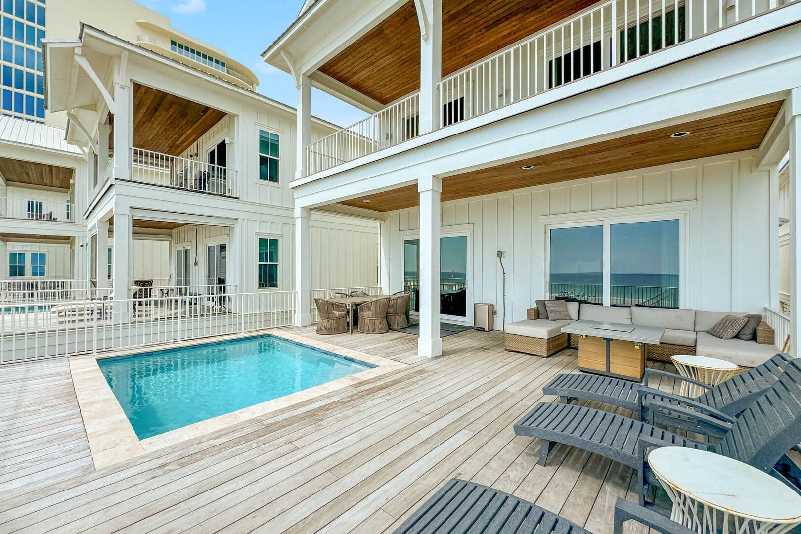 Modern coastal house with pool.