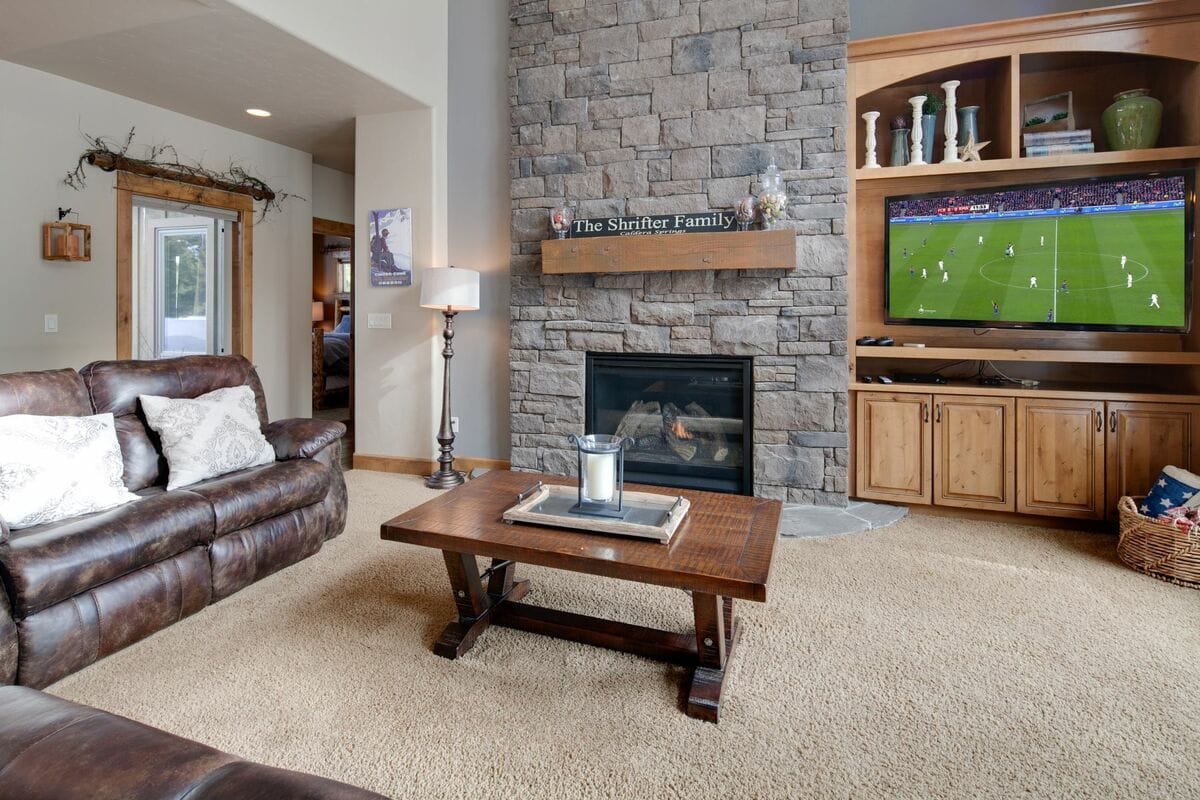 Cozy living room with fireplace.