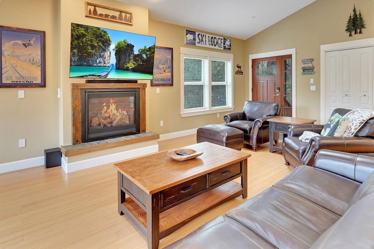 Cozy living room with fireplace.