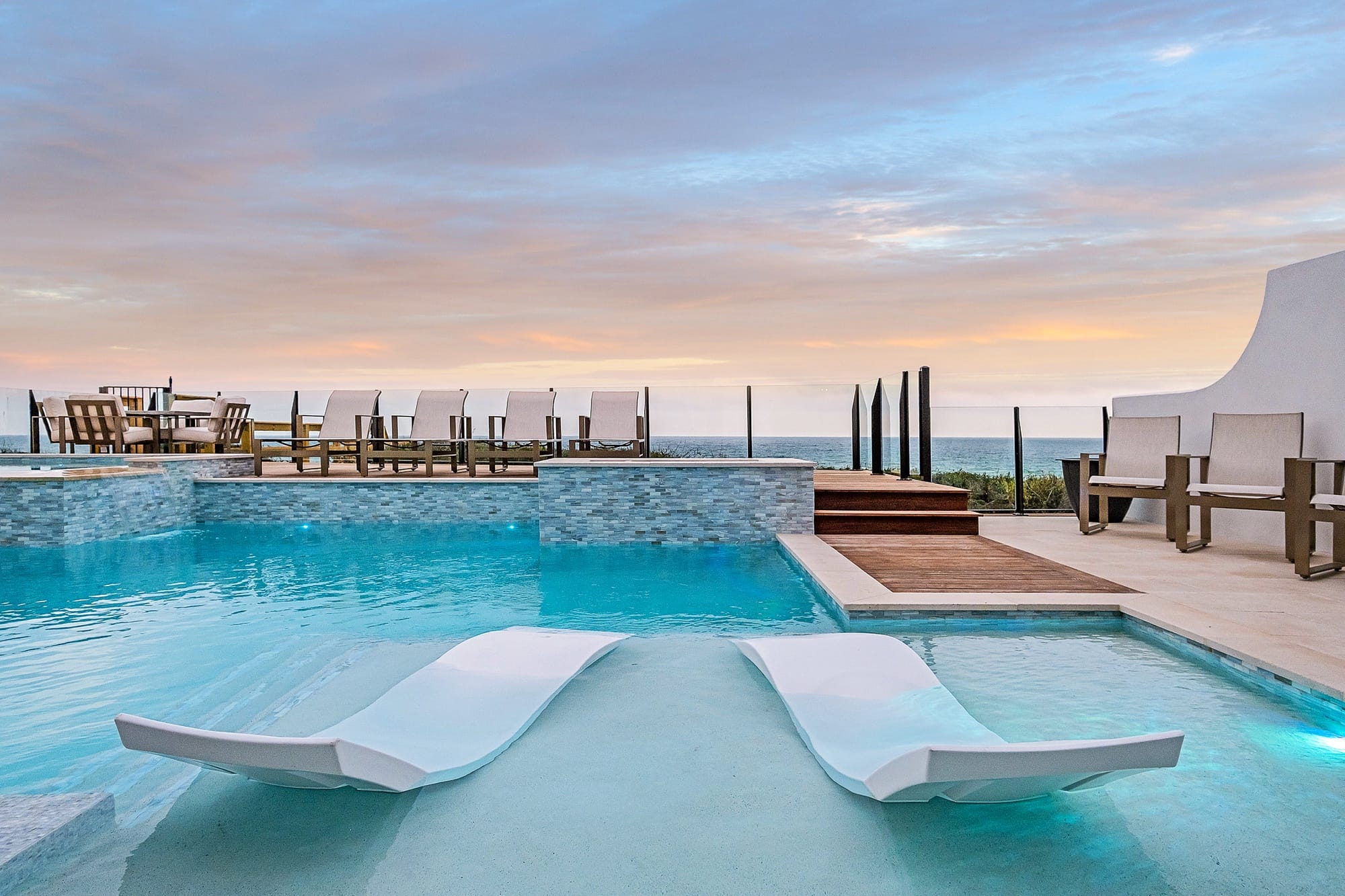 Infinity pool overlooking the ocean.