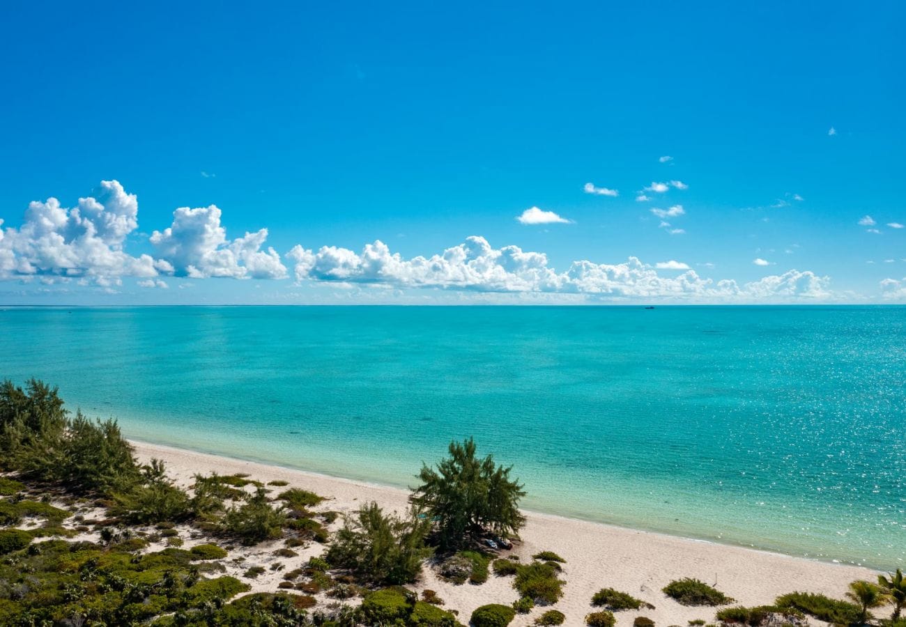 Turquoise sea, sandy beach, blue sky.