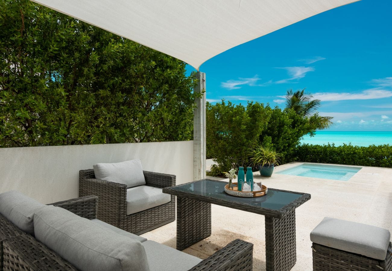 Outdoor seating overlooking pool, ocean.