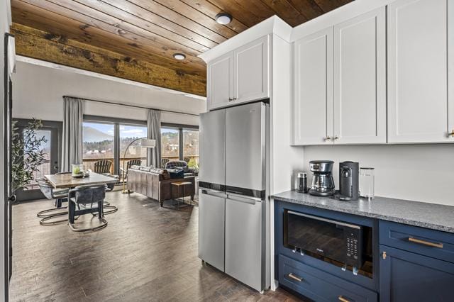 Modern kitchen and dining area.