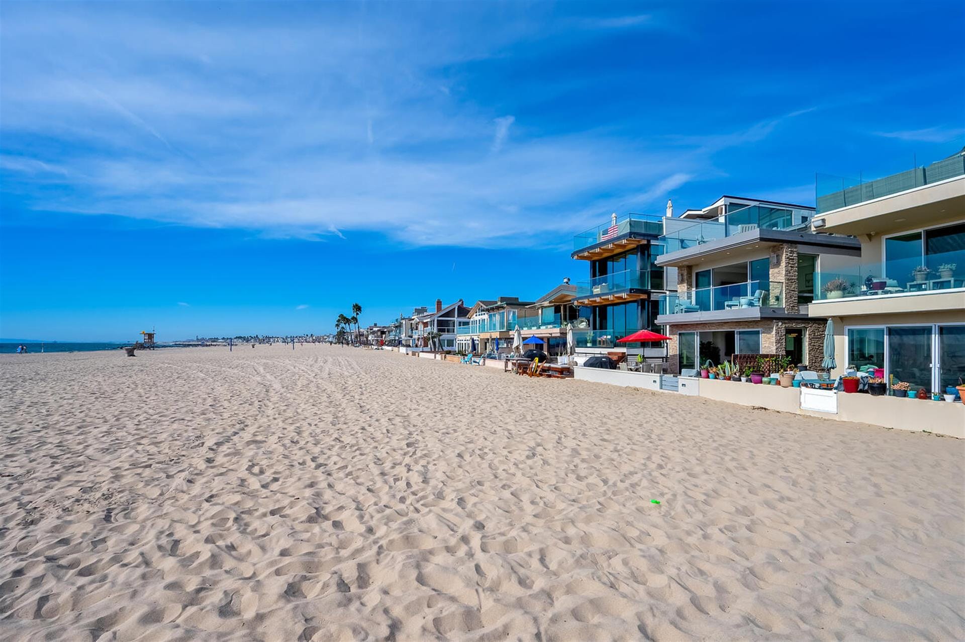 Beachfront homes with clear skies.