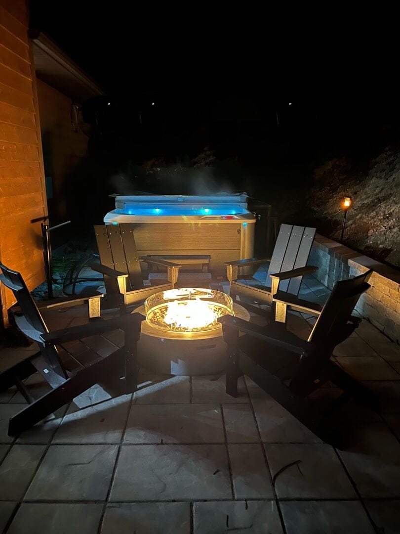 Outdoor fire pit and hot tub.