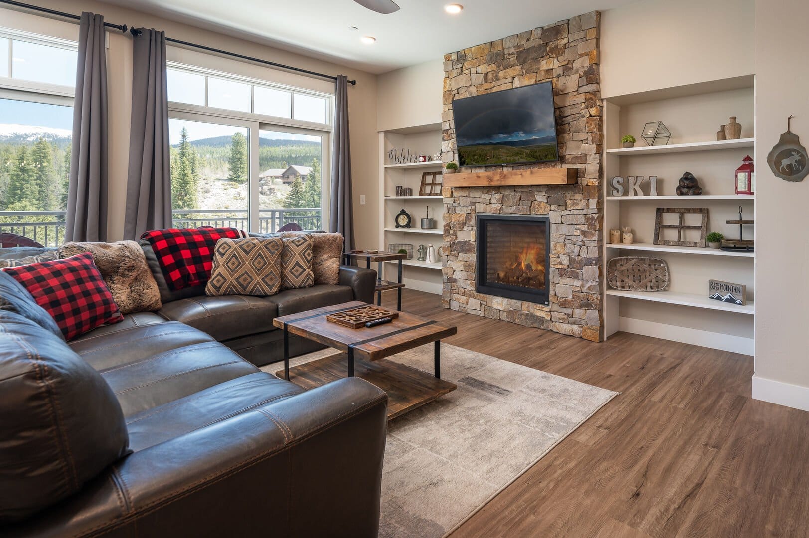 Cozy living room with fireplace.