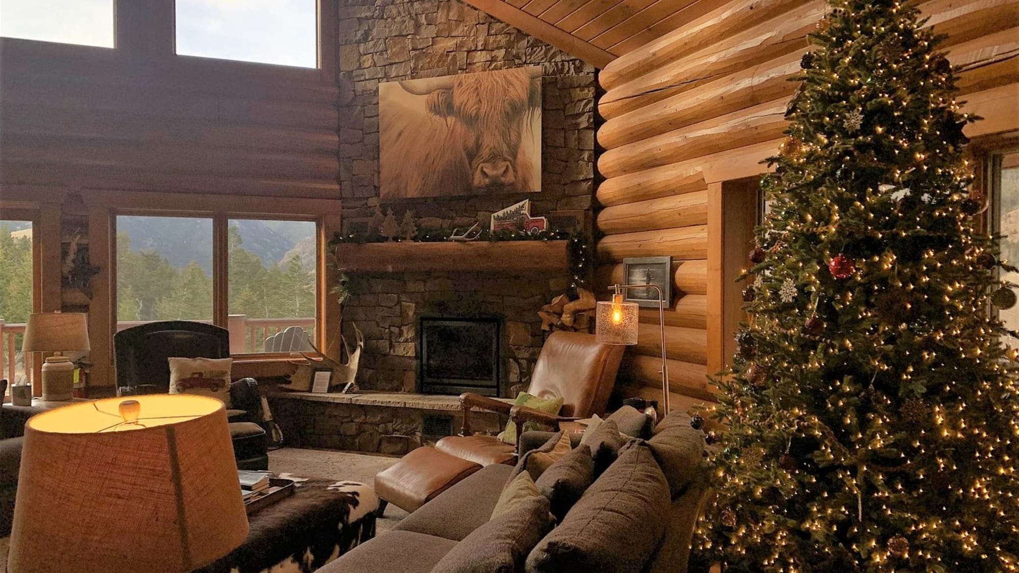 Cozy cabin room with Christmas tree.