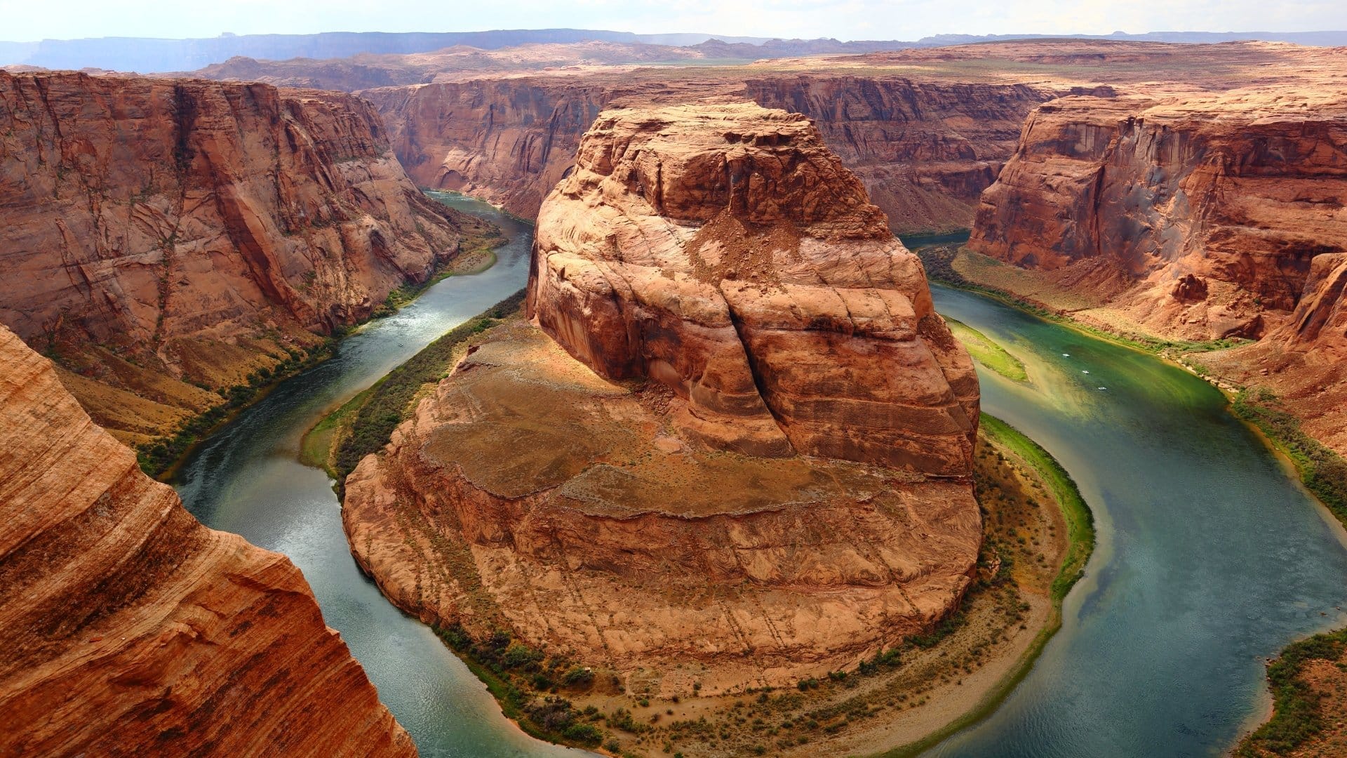 Canyon river bend with cliffs.
