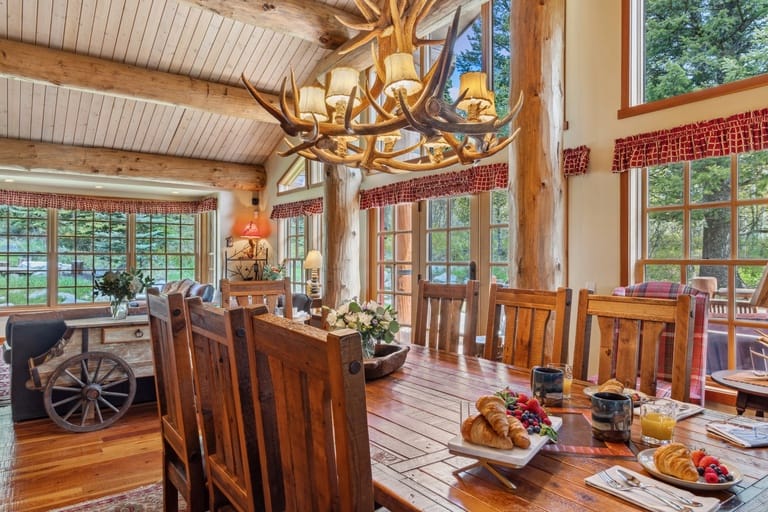 Rustic dining room, antler chandelier.
