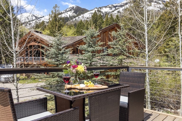 Outdoor dining with mountain view.