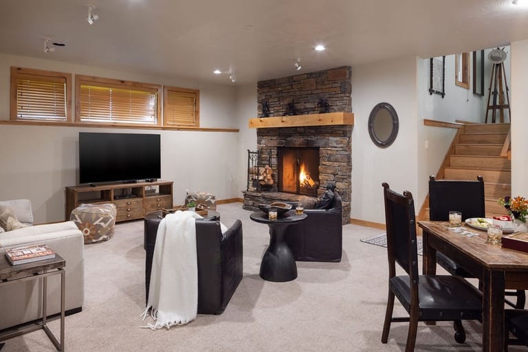 Cozy living room with fireplace.