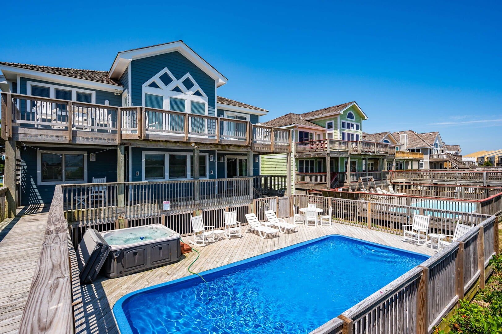 Beach houses with pool and jacuzzi.