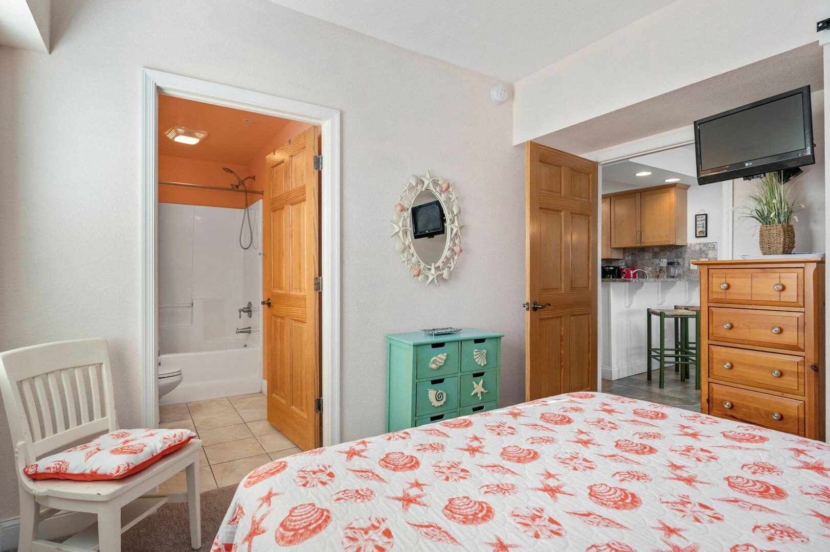Bedroom with en-suite bathroom, decor.