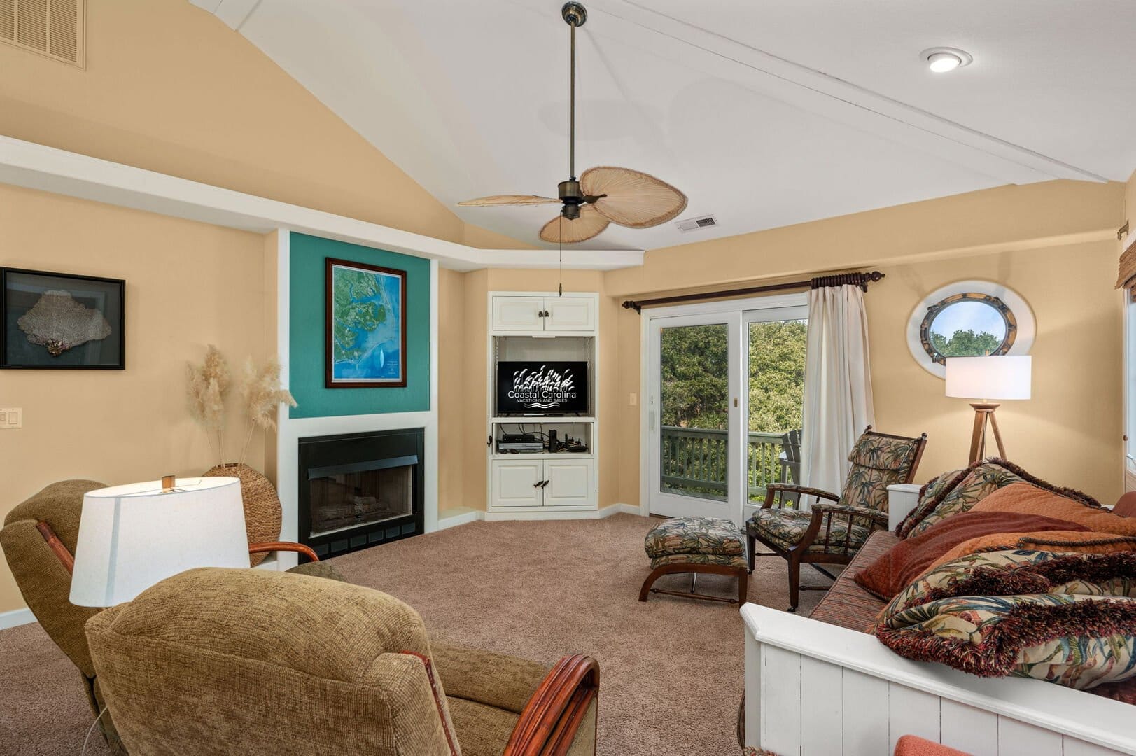 Cozy living room with ceiling fan.