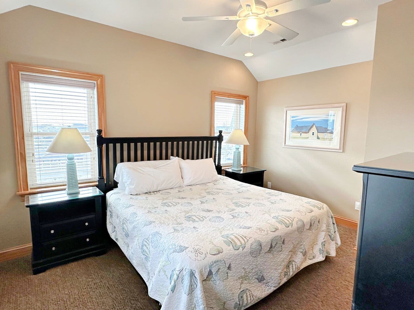 Bedroom with bed and lamps.