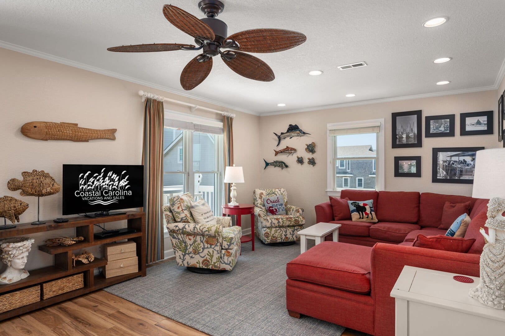 Cozy coastal-themed living room decor.