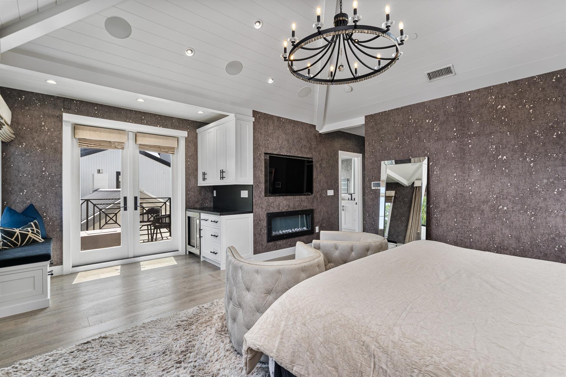 2037 East Ocean Blvd