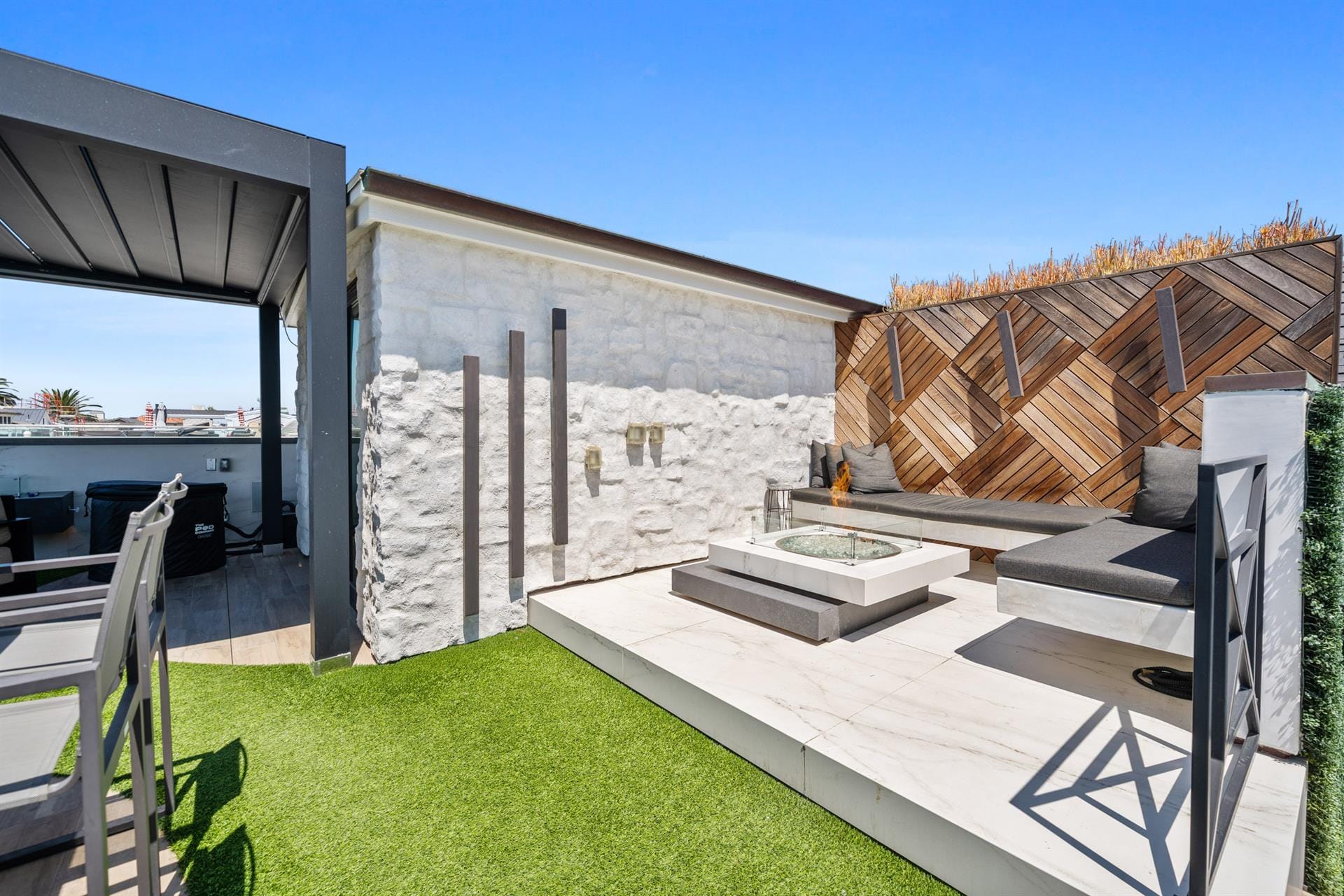 2037 East Ocean Blvd