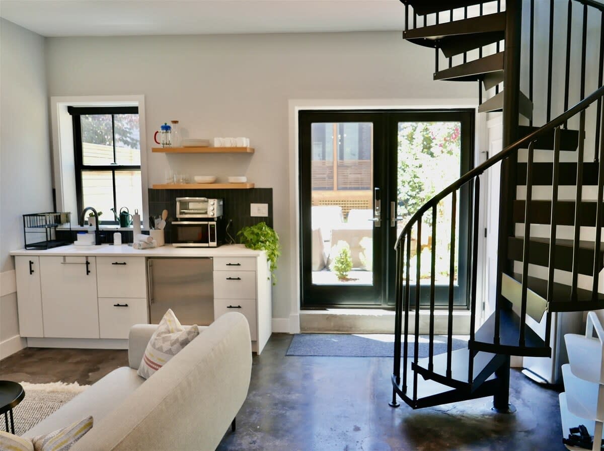 The Chic Carriage House in Washington Dc