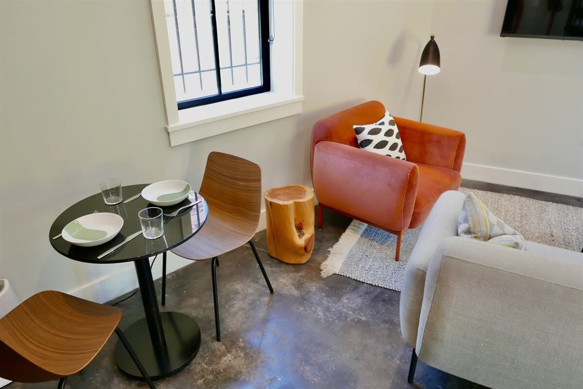 The Chic Carriage House