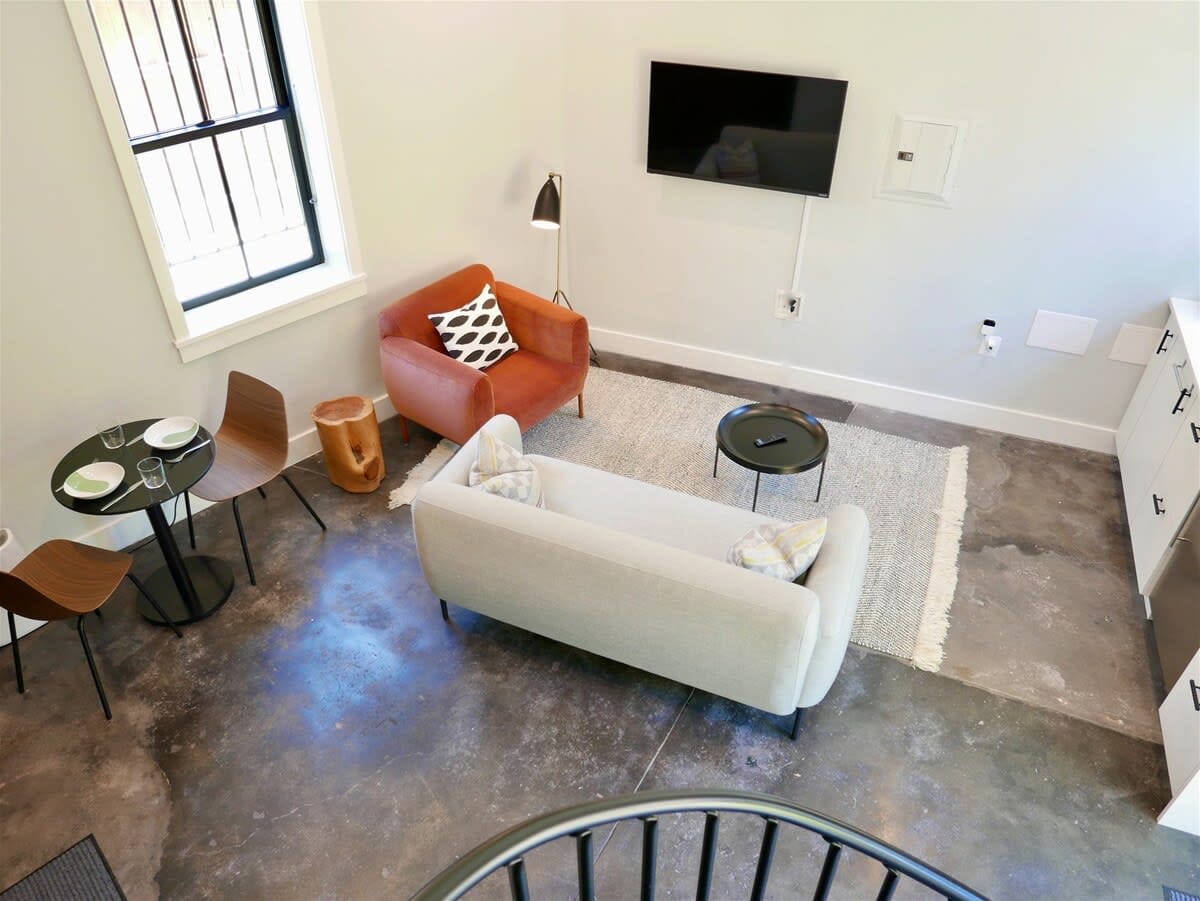 The Chic Carriage House