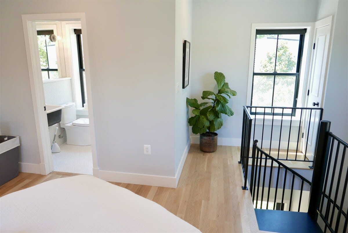 The Chic Carriage House