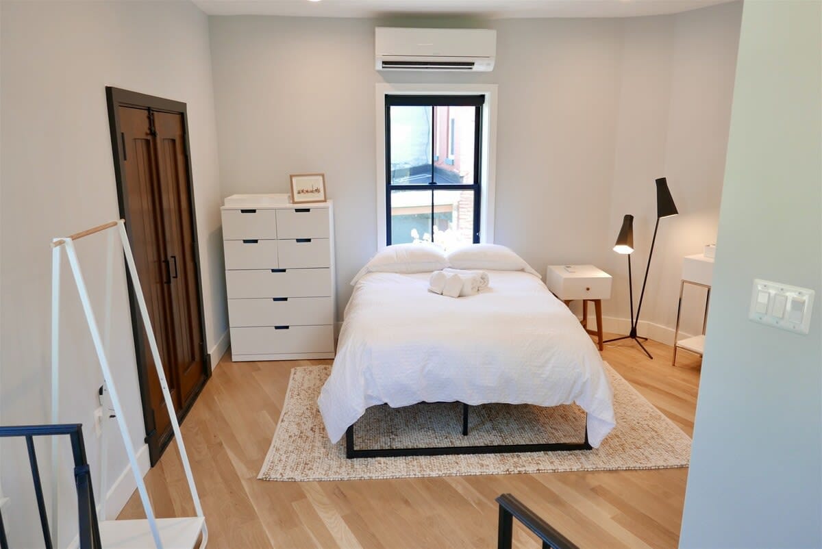 The Chic Carriage House