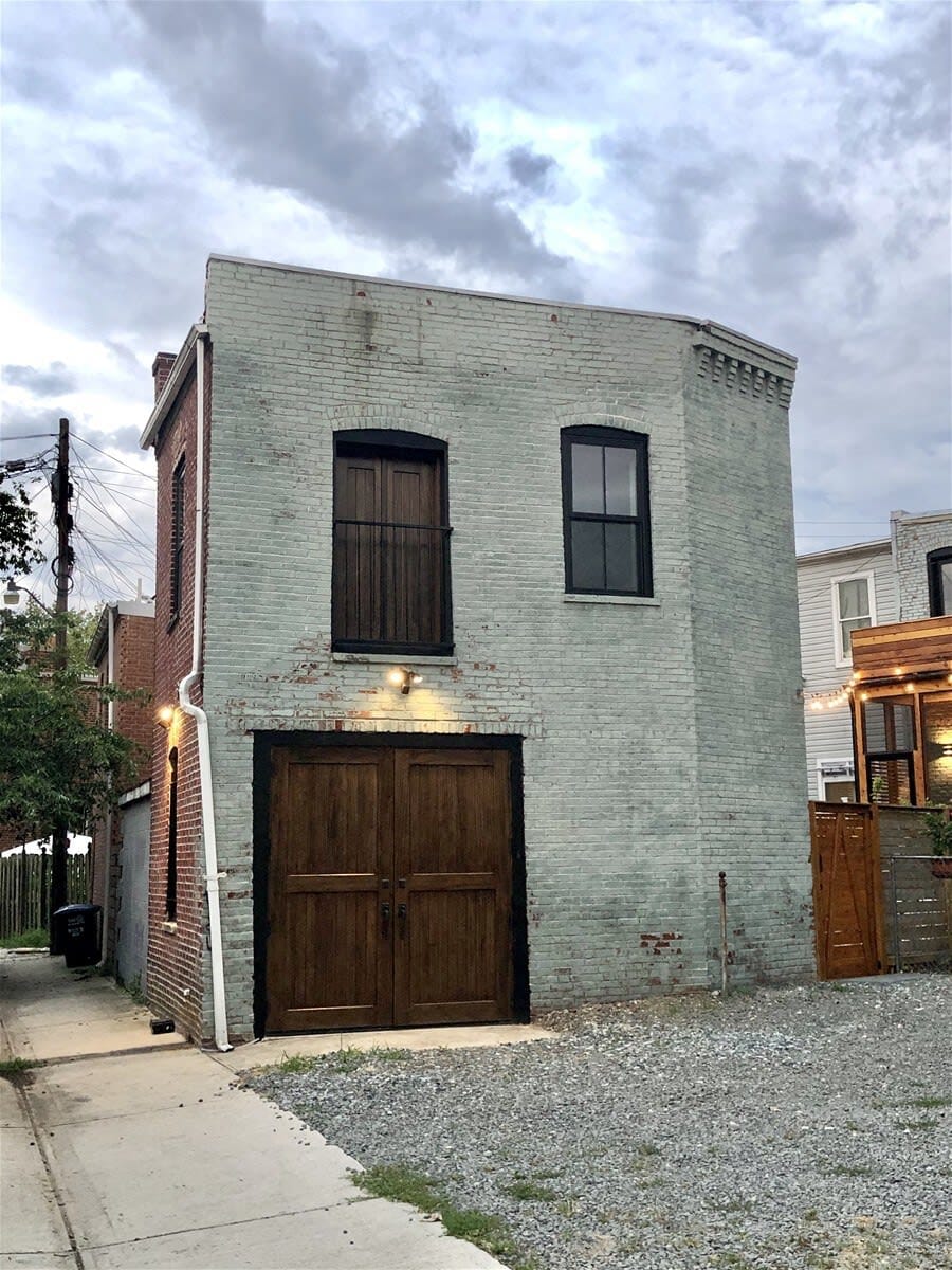 The Chic Carriage House