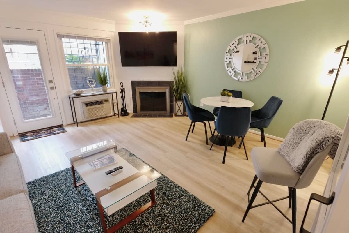 The Chic Carriage House