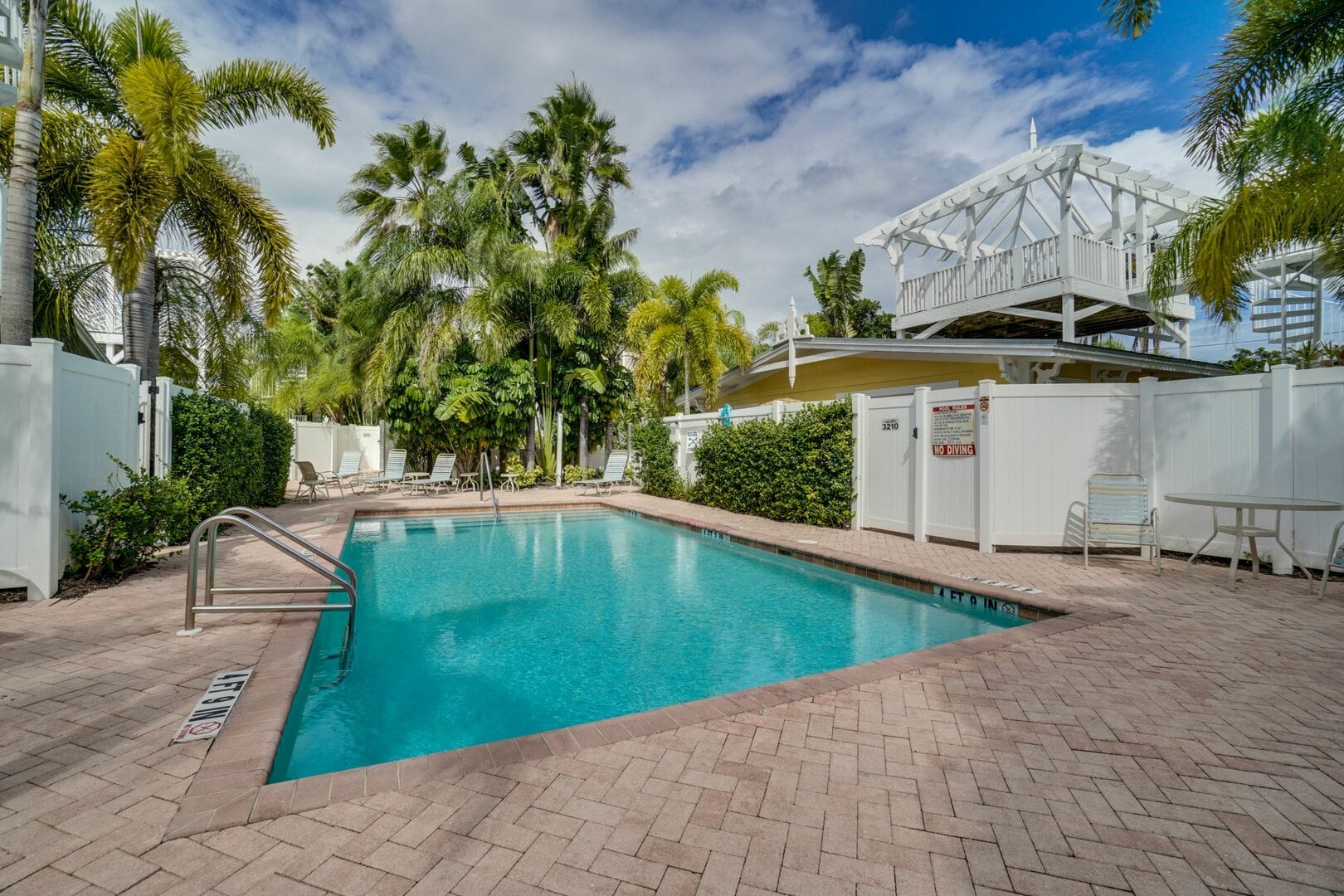 The Cozzi Cottage in Anna Maria Island And Sarasota