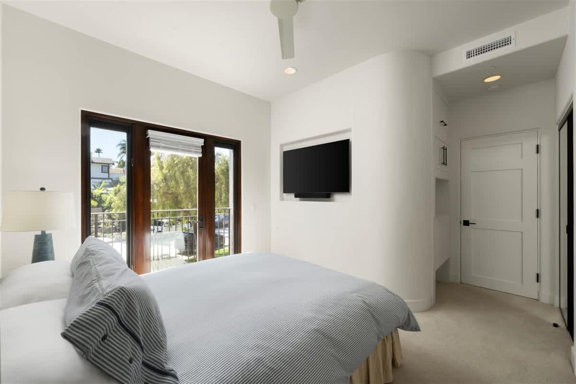 2204 Waterfront