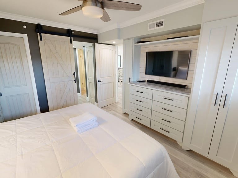Beach House 104b