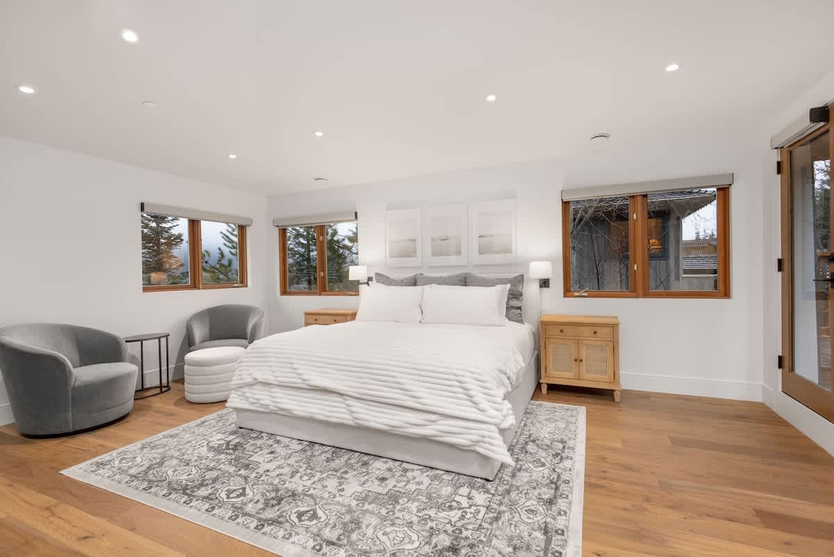 Modern bedroom with large bed.