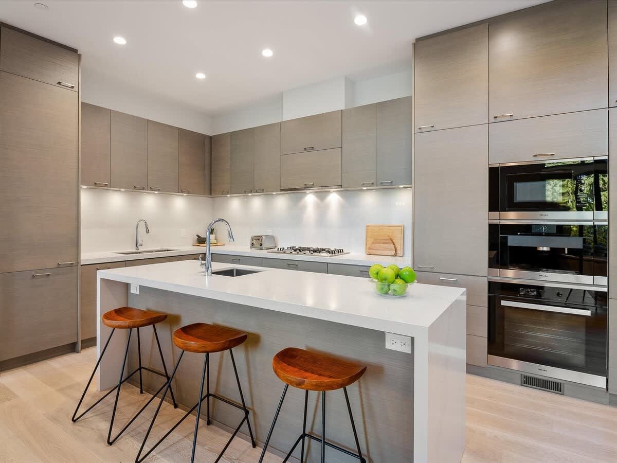 Modern kitchen with island counter.