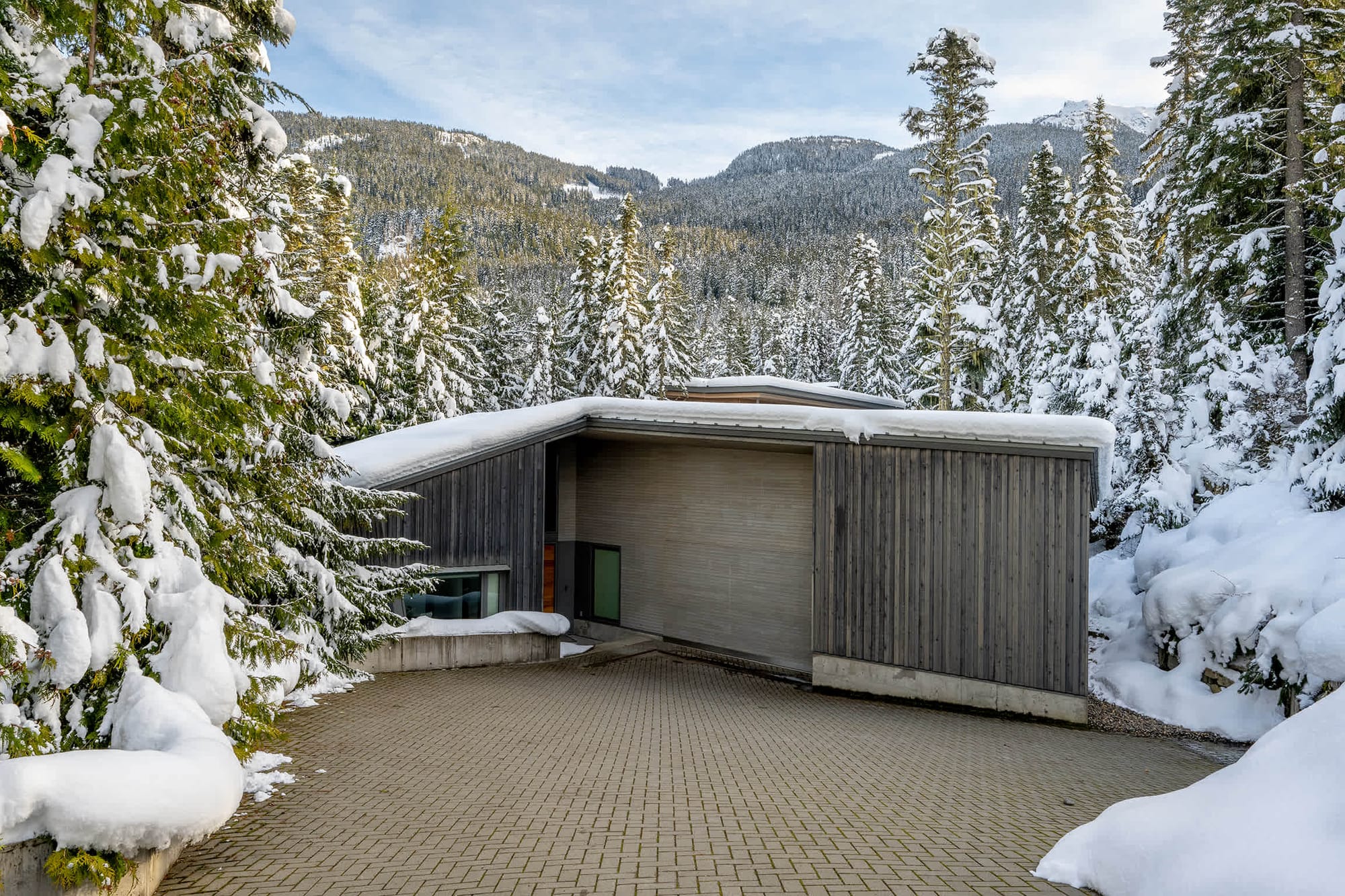 Kadenwood Skyhaus