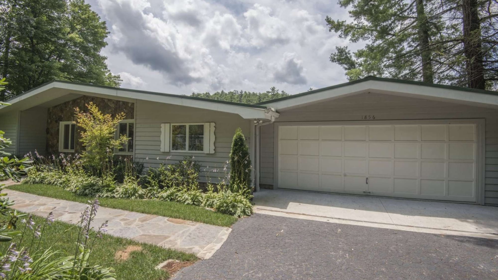 Sequoyah Lakeside Lodge in Highlands