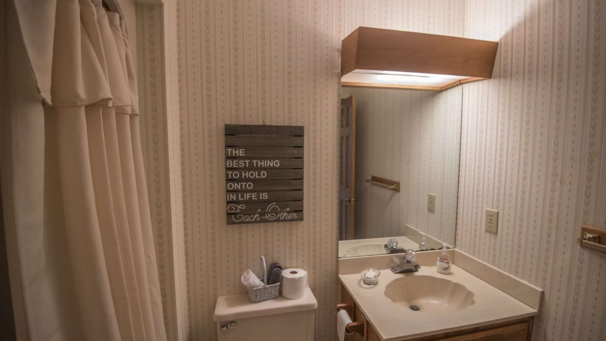 Sequoyah Lakeside Lodge