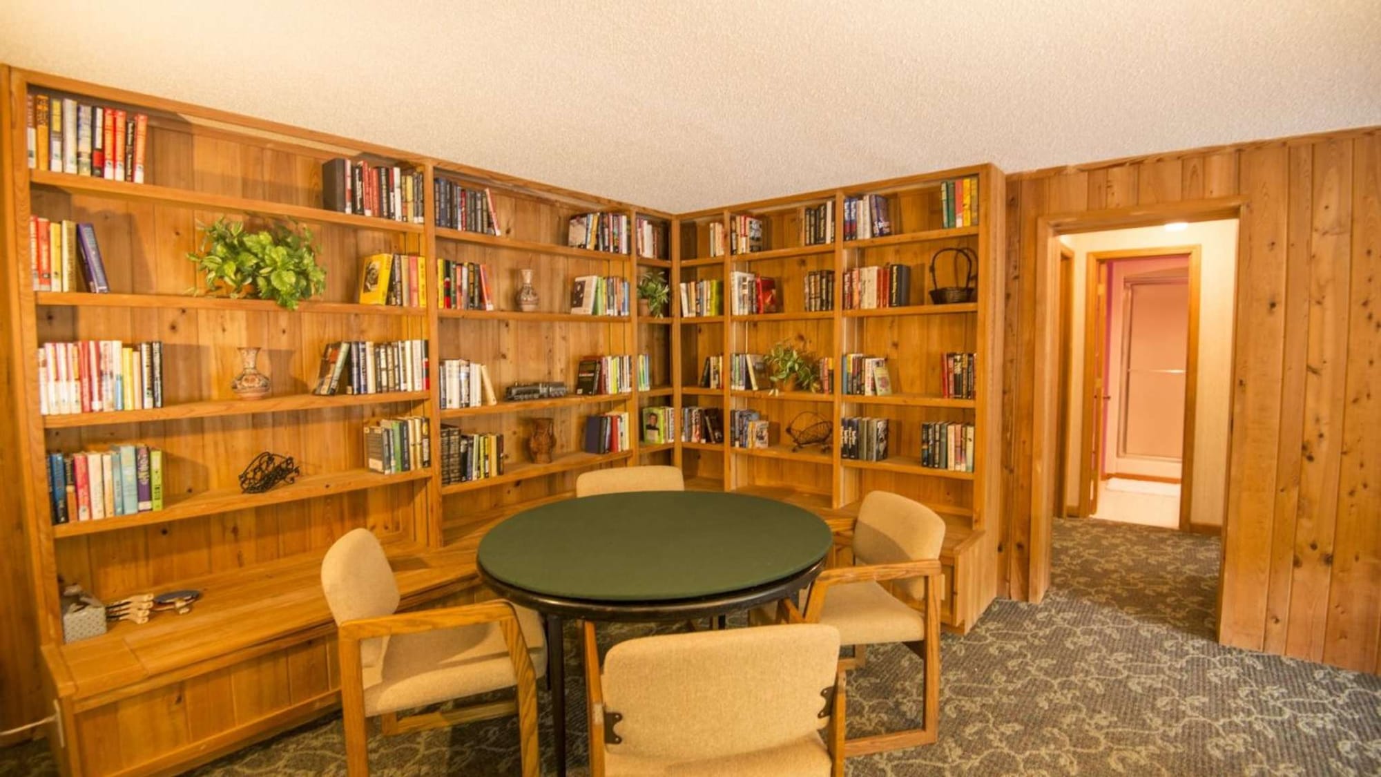 Sequoyah Lakeside Lodge