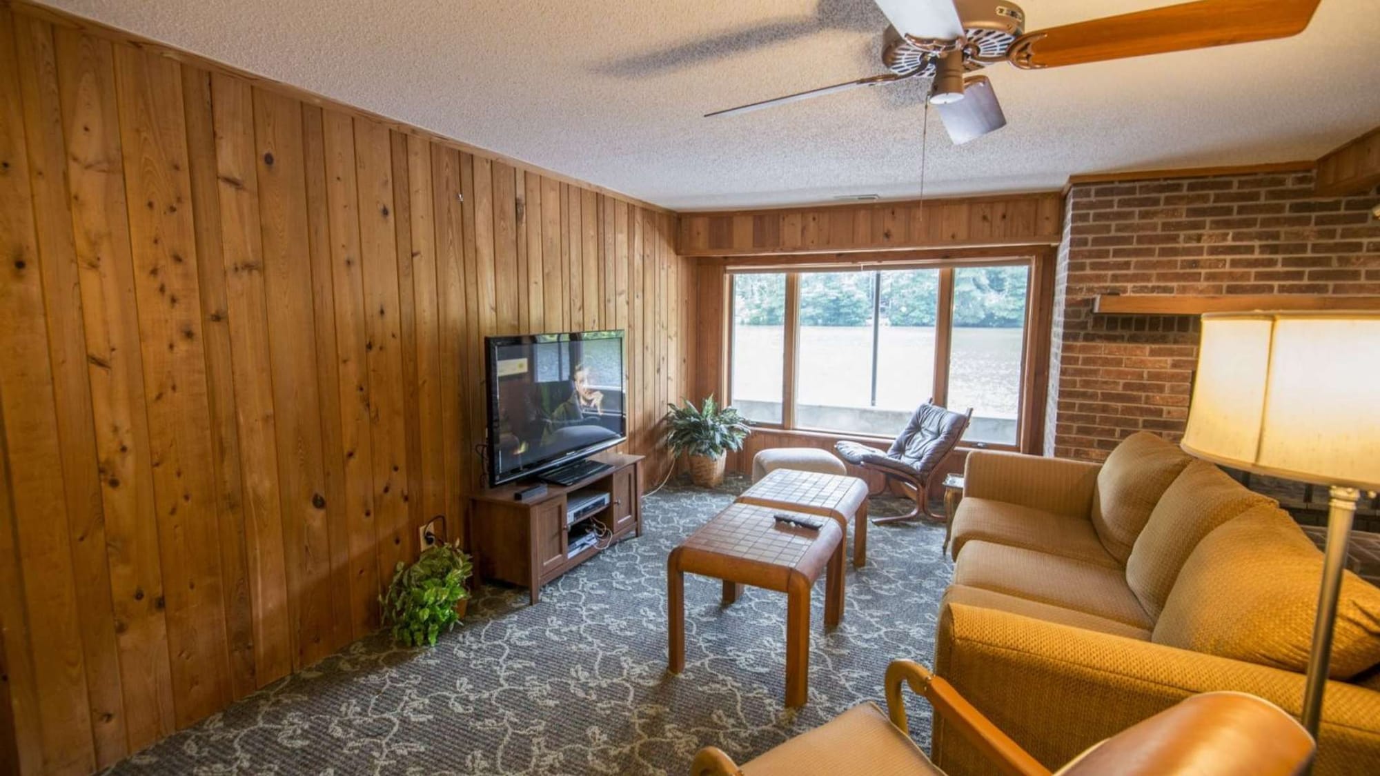 Sequoyah Lakeside Lodge